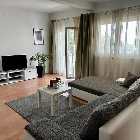 Comfort Zone, Apartment